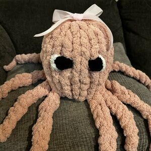 Pink Plush Octopus with Bow handmade chunky yarn 🧶 without bow too!